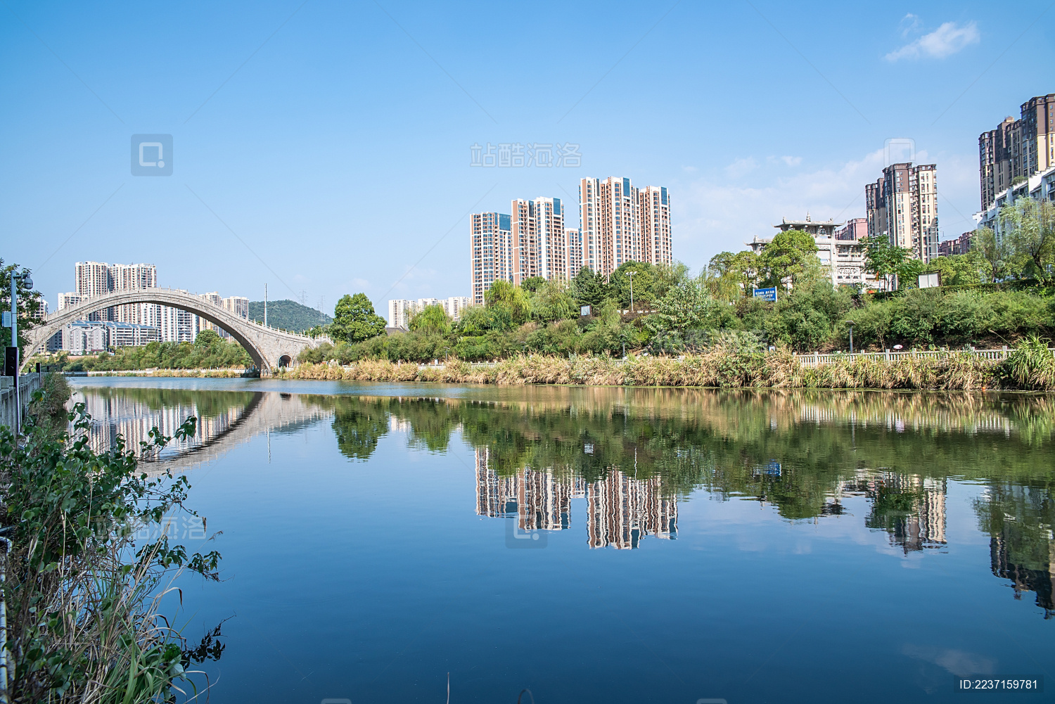 中国湖南省郴州市郴江河岸风光