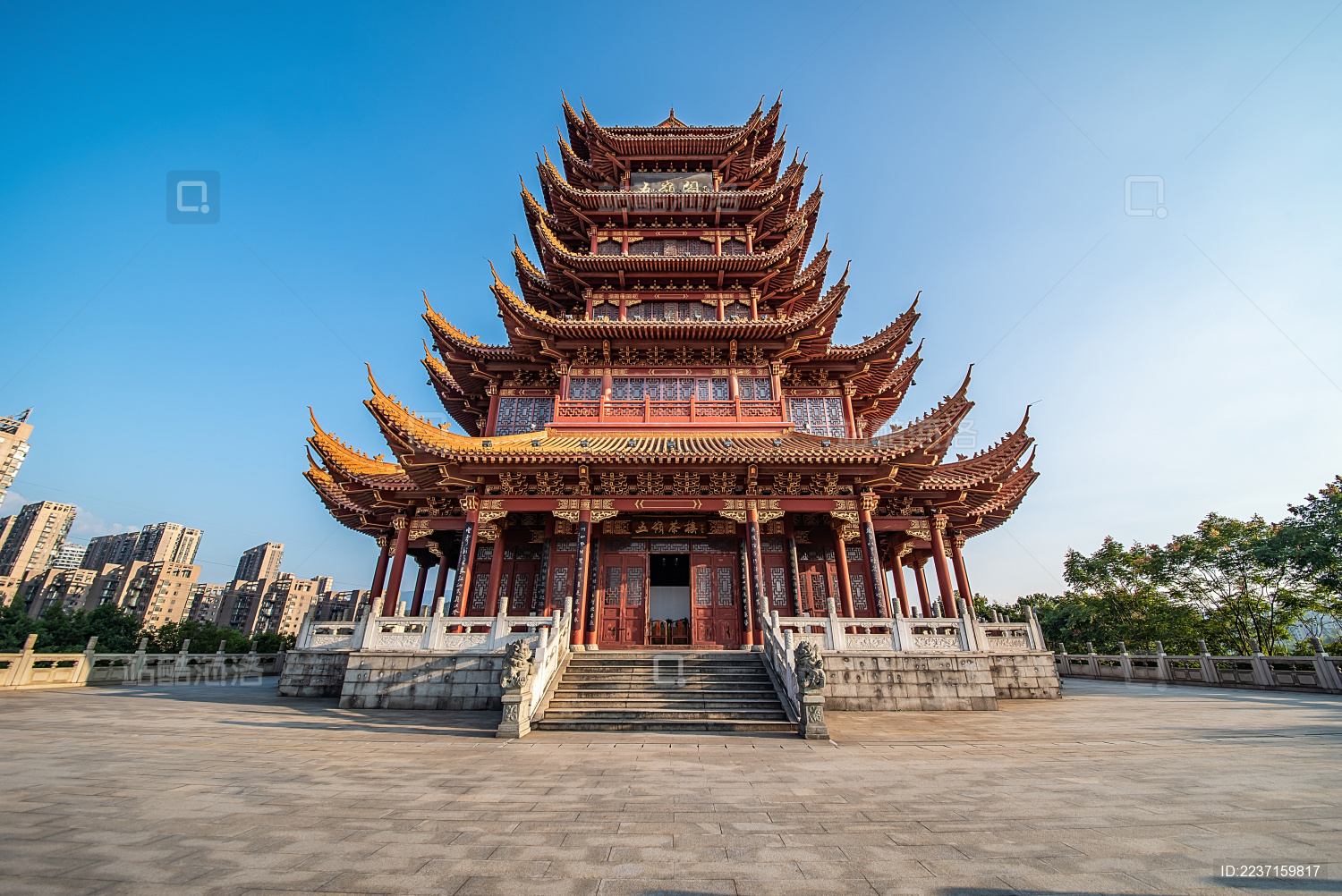 中国湖南省郴州市五岭公园山顶市广场和五岭阁