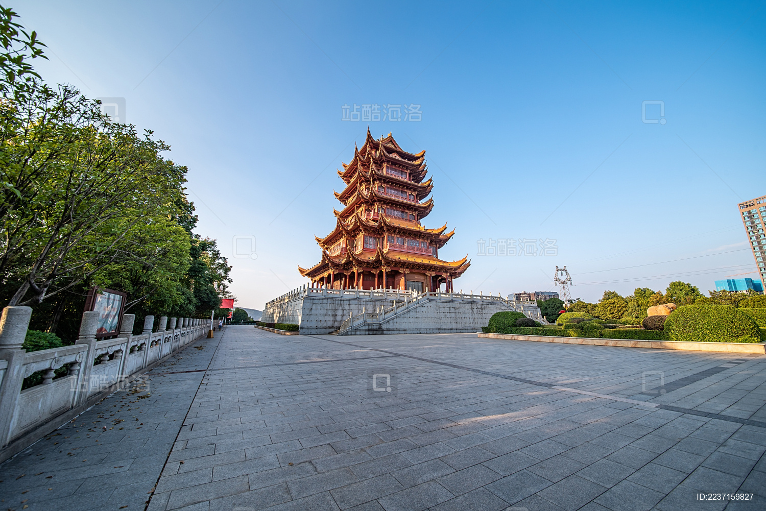 中国湖南省郴州市五岭公园山顶市广场和五岭阁