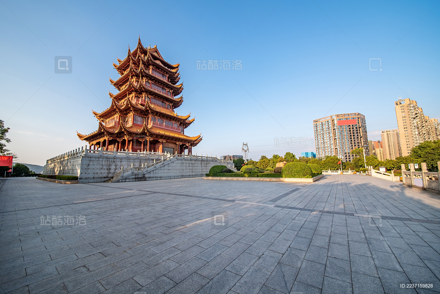 中国湖南省郴州市五岭公园山顶市广场和五岭阁