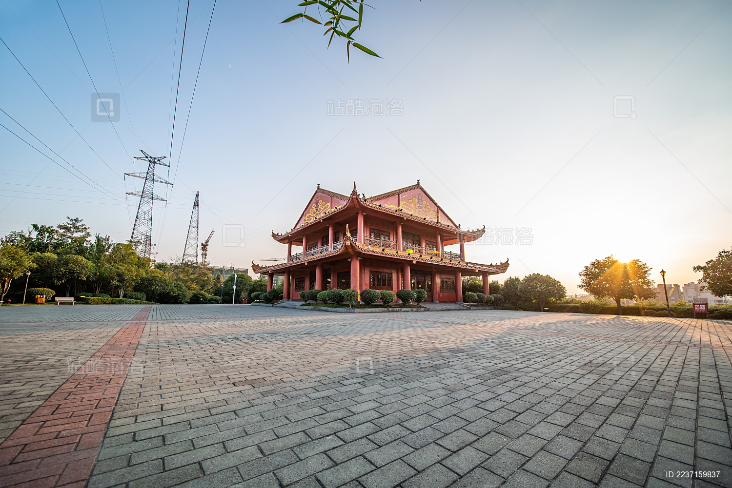 中国湖南省郴州市五岭公园山顶的五福阁  