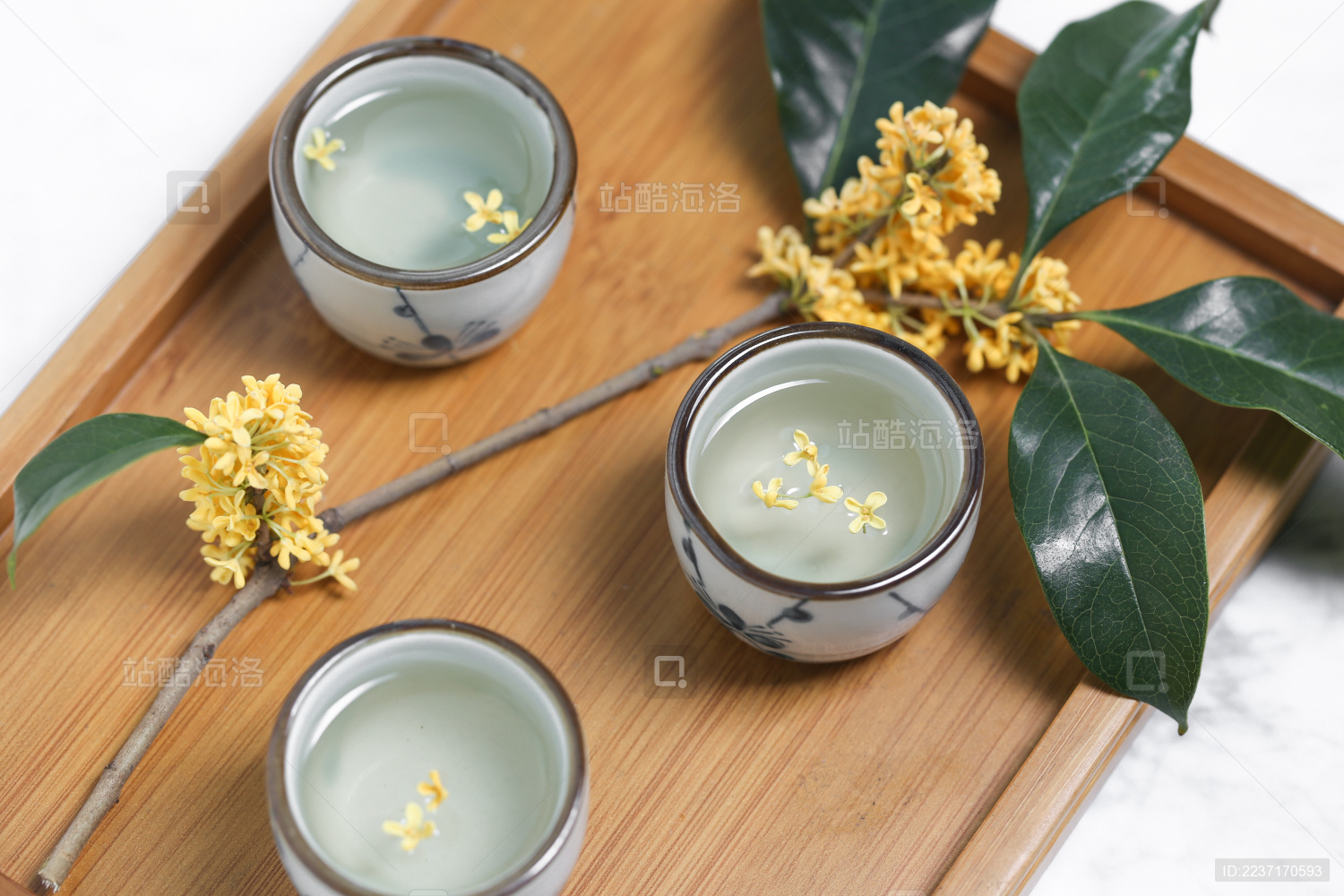 新鲜的桂花和桂花茶