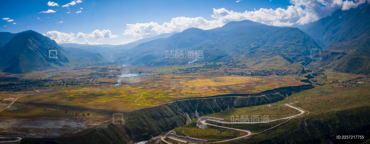 云南香格里拉虎跳峡自然风光