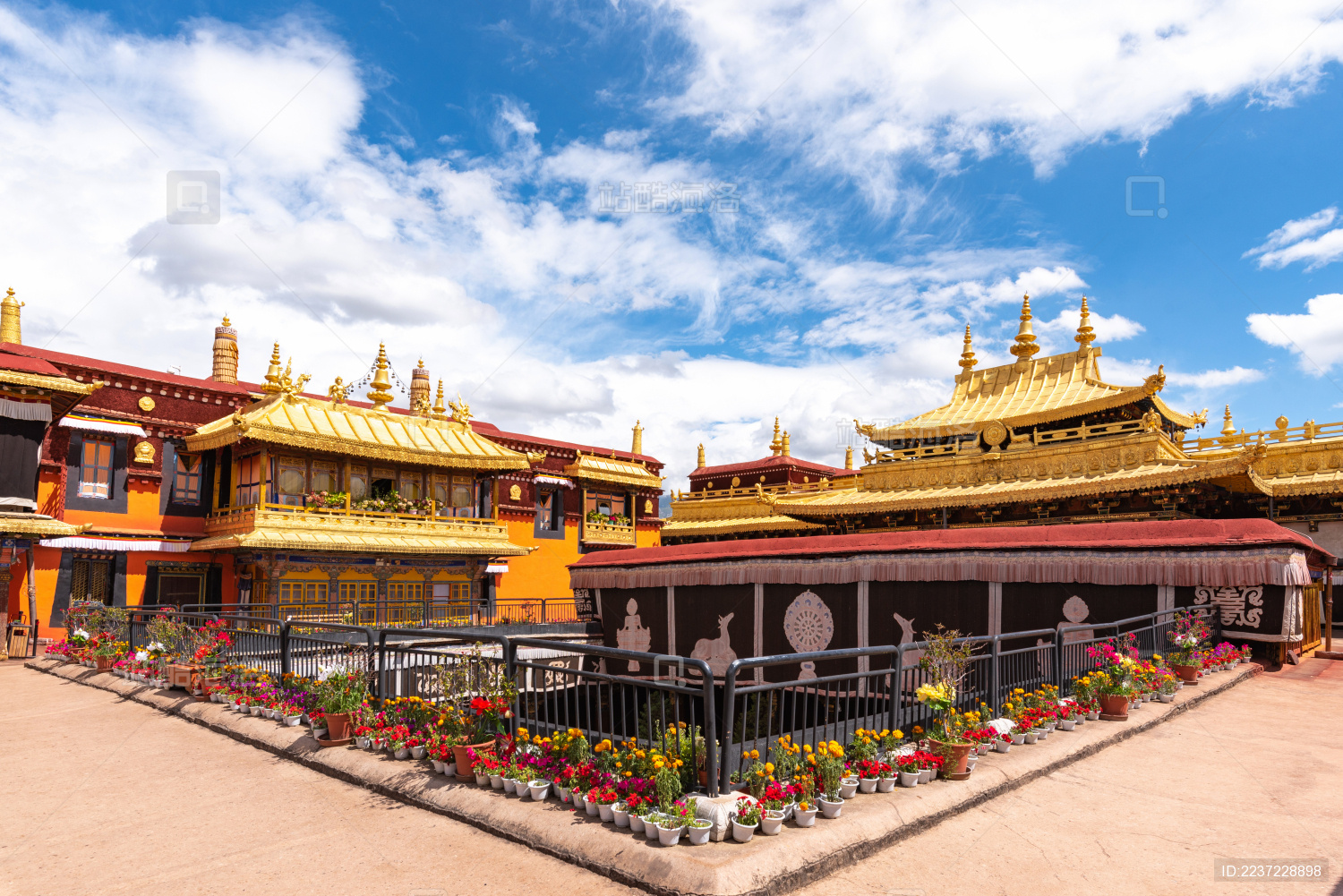 中国西藏拉萨大昭寺的金顶