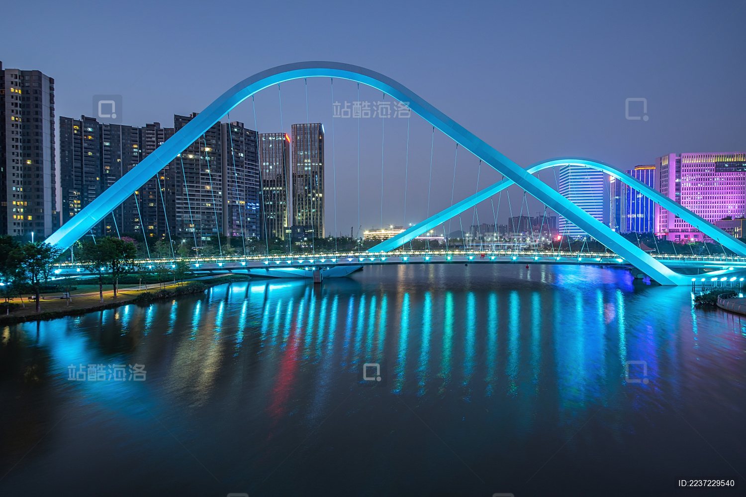 美丽的广州南沙区蕉门桥夜景风光