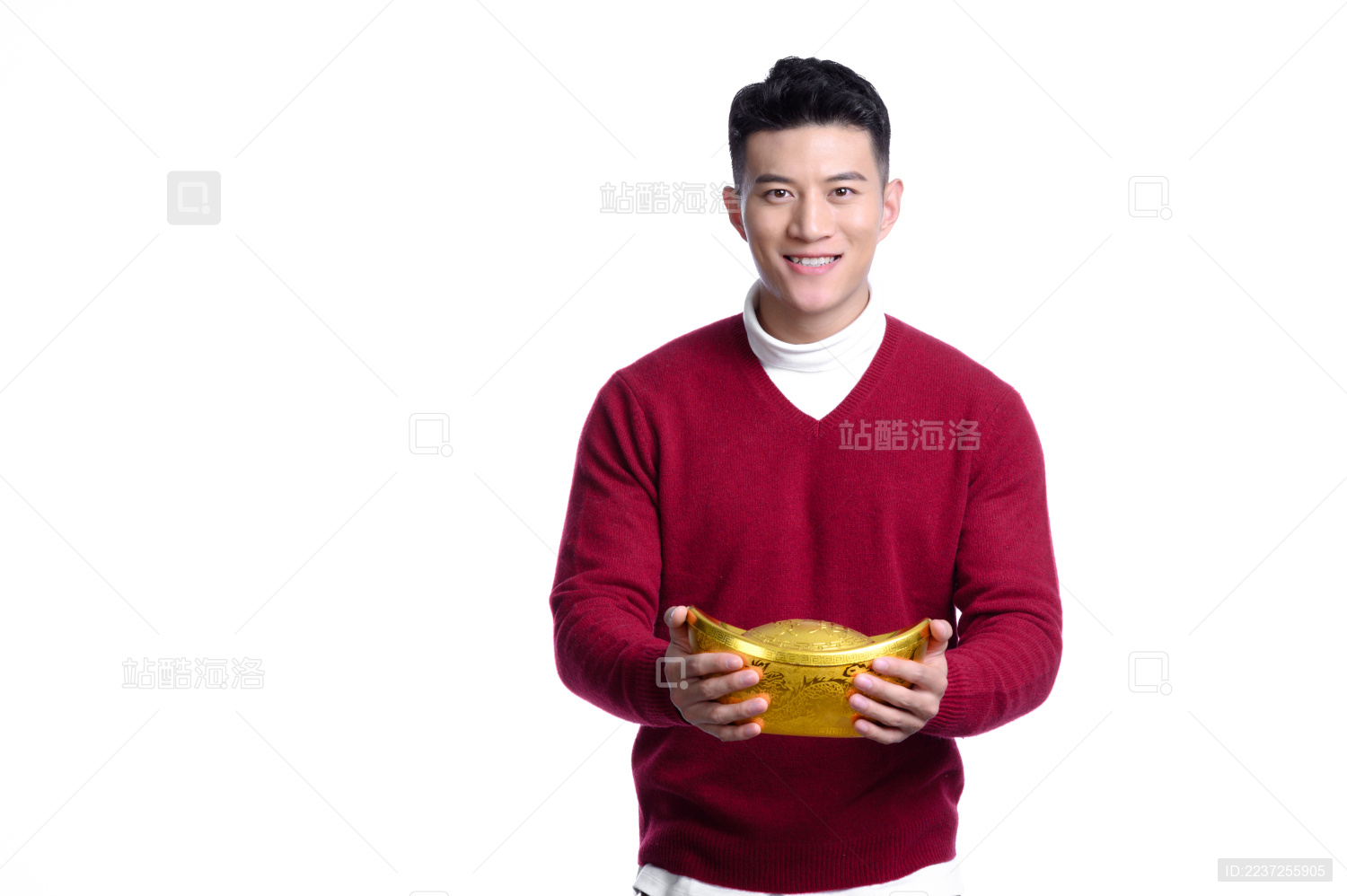 年轻亚洲男性春节主题棚拍