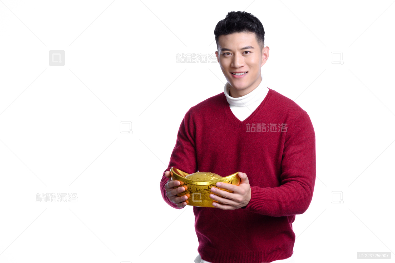 年轻亚洲男性春节主题棚拍