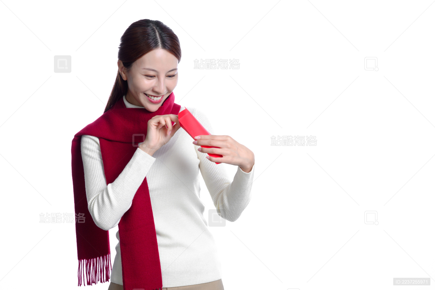 年轻亚洲女性春节主题棚拍