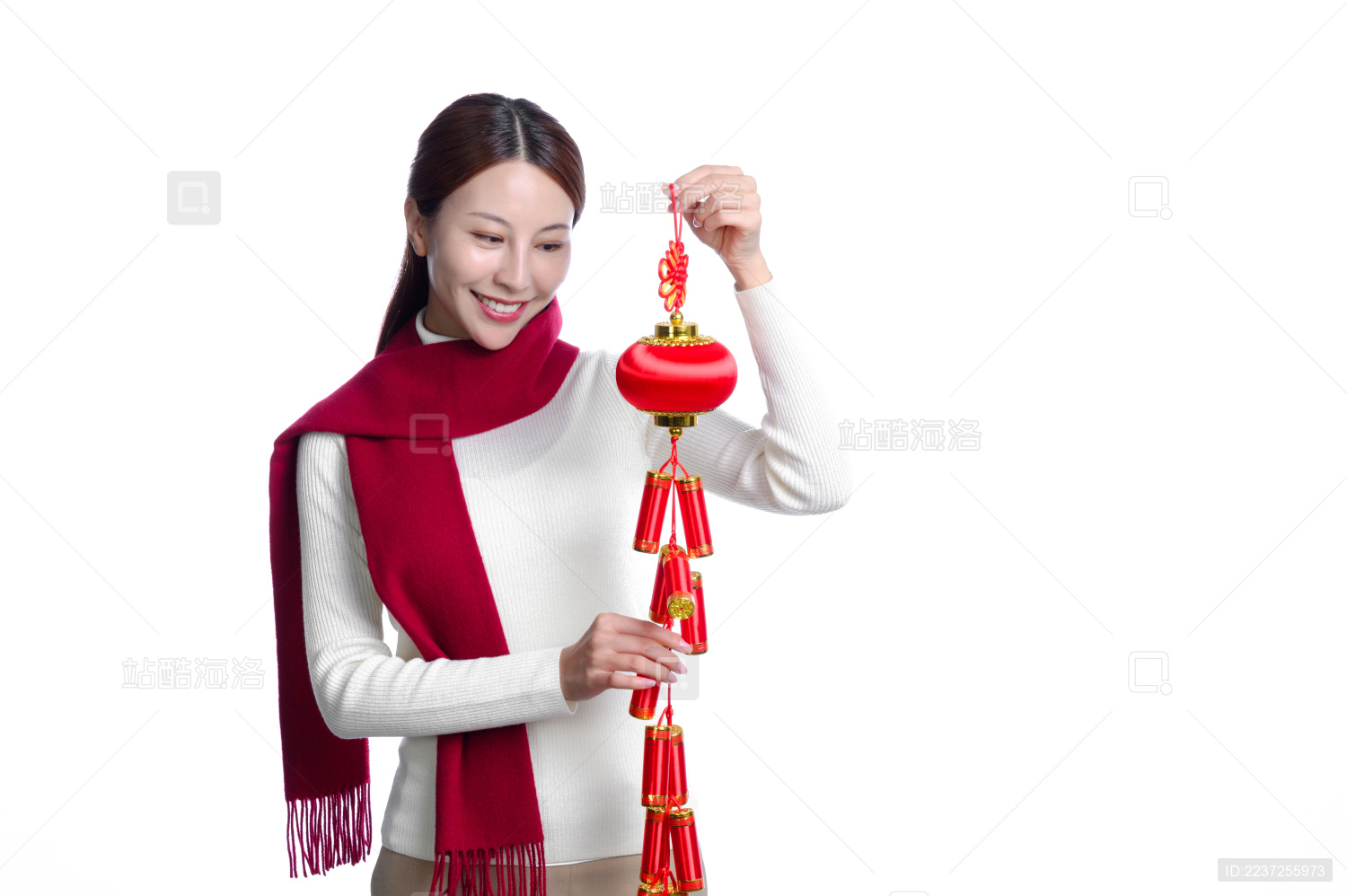 年轻亚洲女性春节主题棚拍