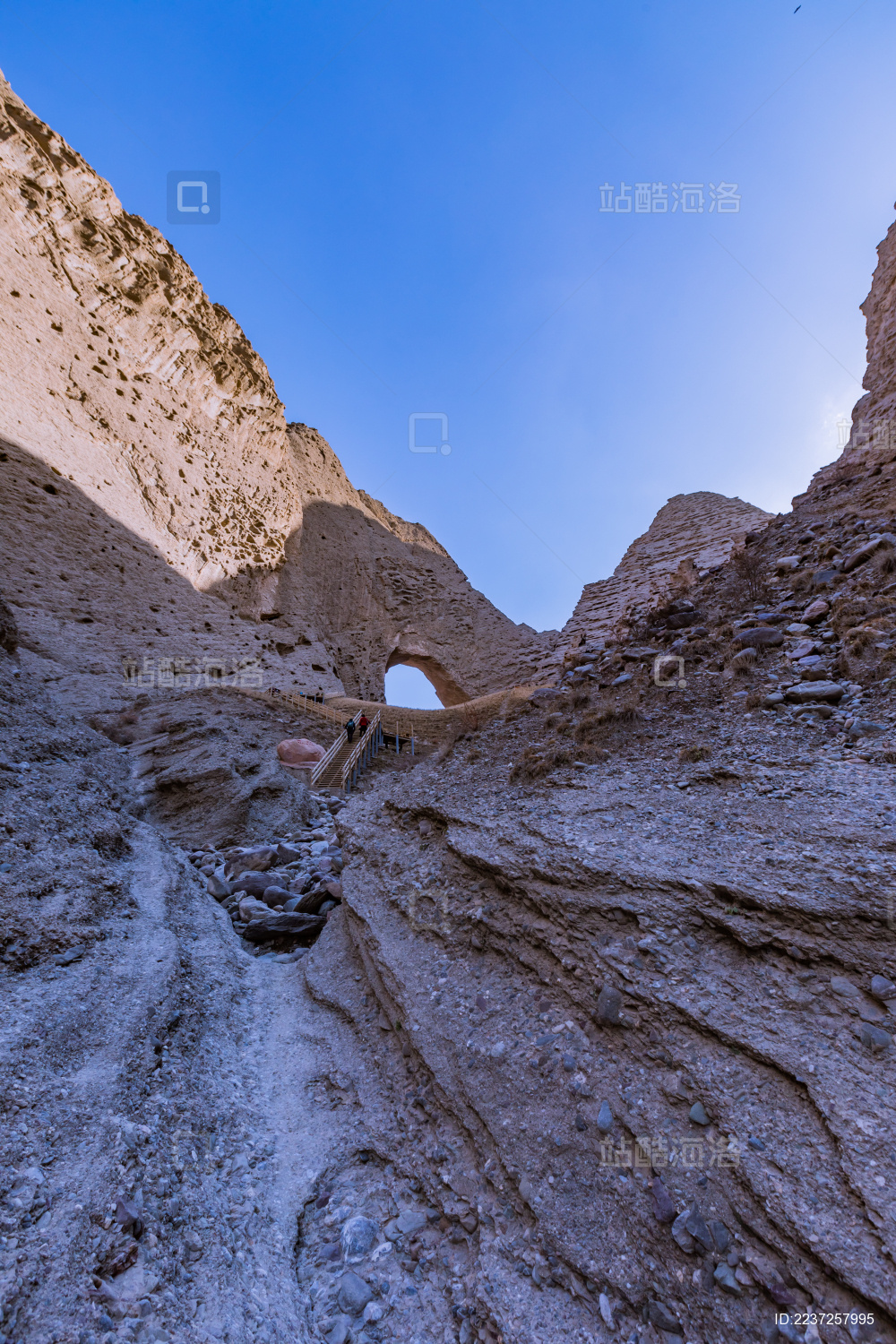 中国新疆南疆克孜勒苏柯尔克孜自治州阿图什天门景区秋季景色