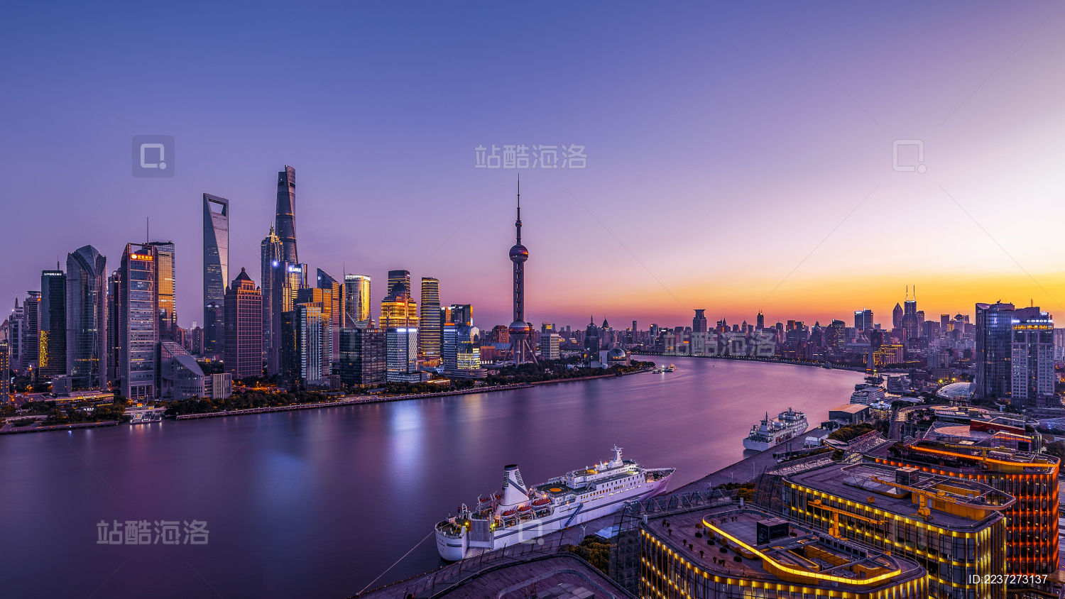 中国上海黄浦江日落