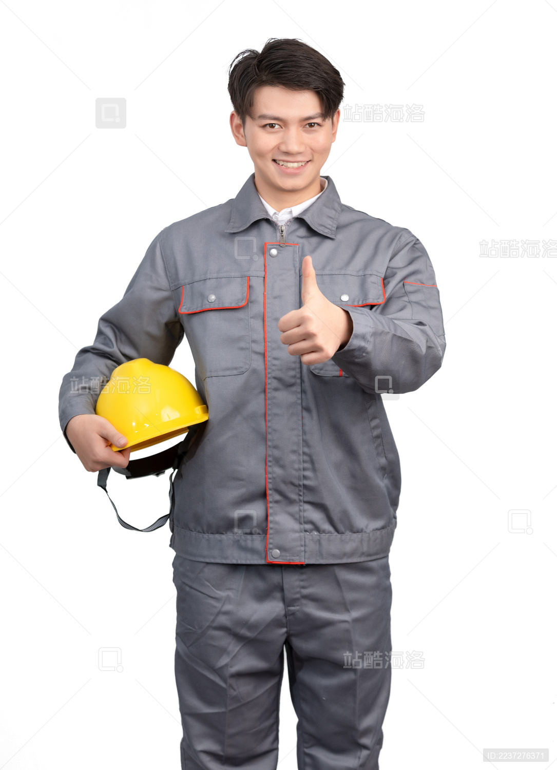   白色背景里穿着工作服手中拿着黄色安全帽的另一个手做着鼓励手势的亚洲年轻男子