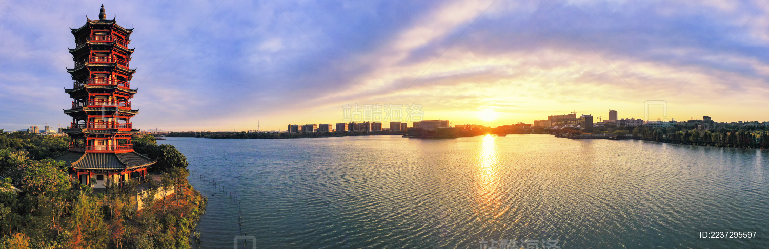 中国广东省东莞华阳湖湿地公园日出风光