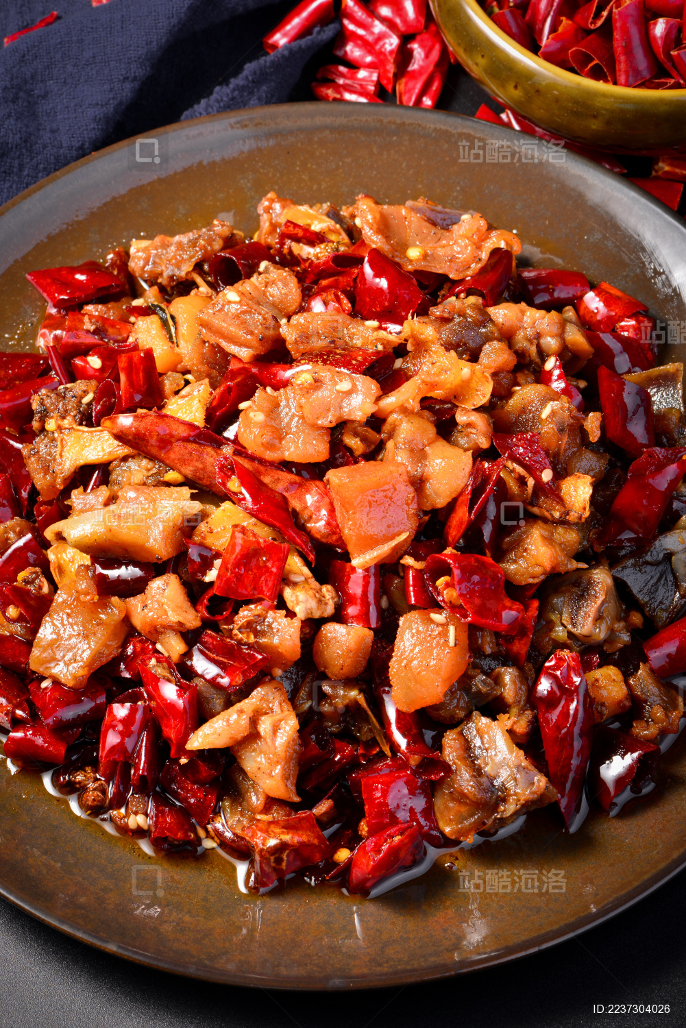 四川自贡盐帮菜品干煸冷吃兔