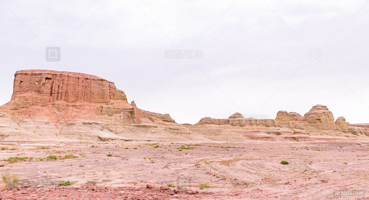 中国新疆克拉玛依市魔鬼城雅丹地貌地质景观