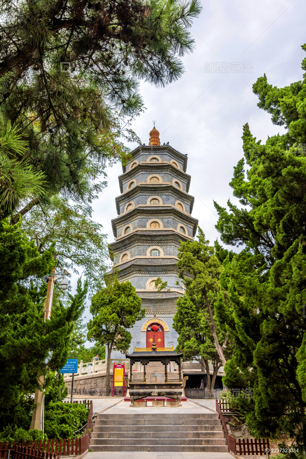 中国山东省青岛市湛山寺药师塔