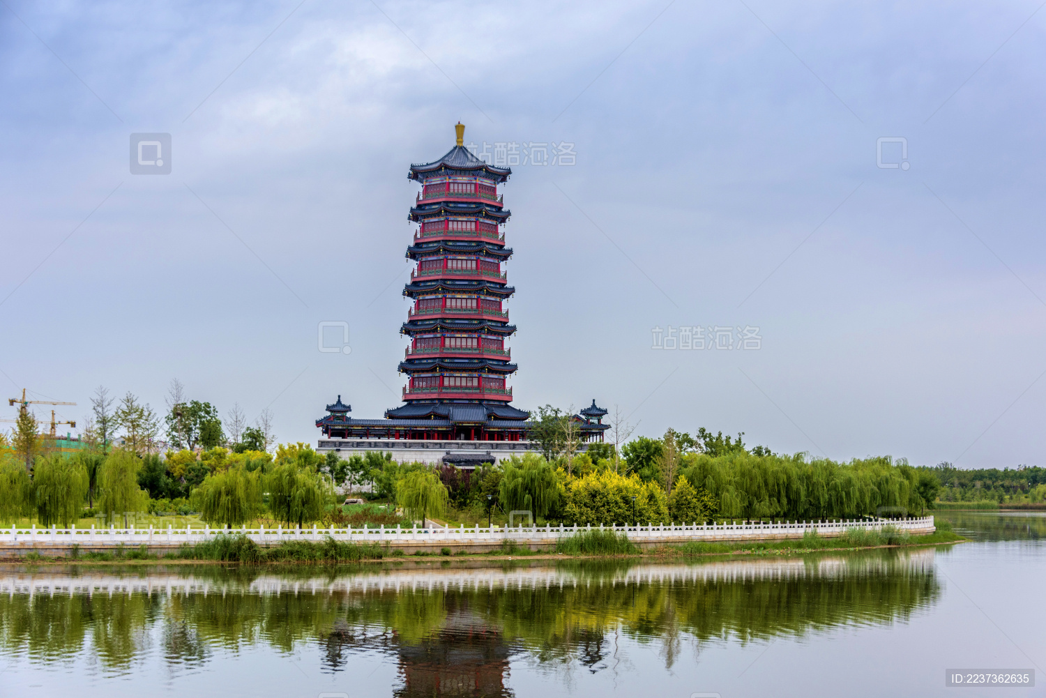 中国山东省淄博市孝妇河湿地公园齐风塔