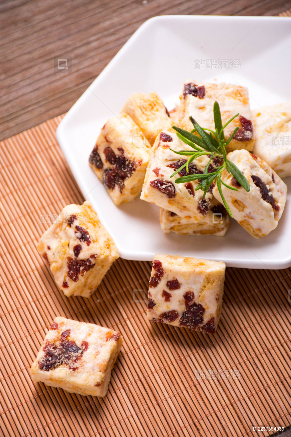 甜食蔓越莓雪花酥