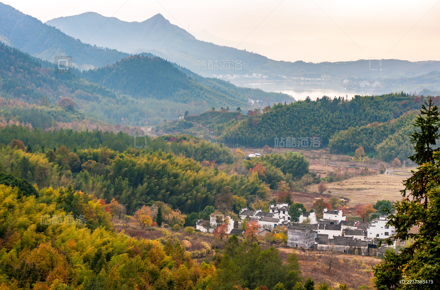 塔川一个靠近宏村，与九寨沟并称为中国最美秋色的，皖南古村落 - 知乎
