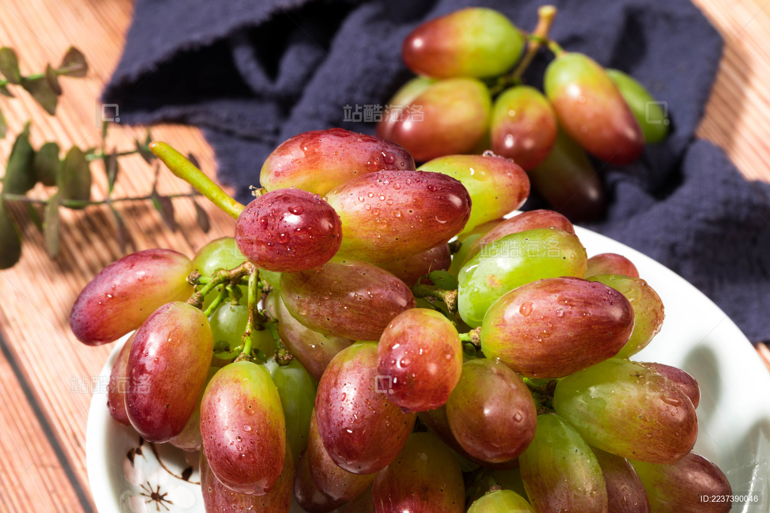 新鲜水果红色马奶葡萄