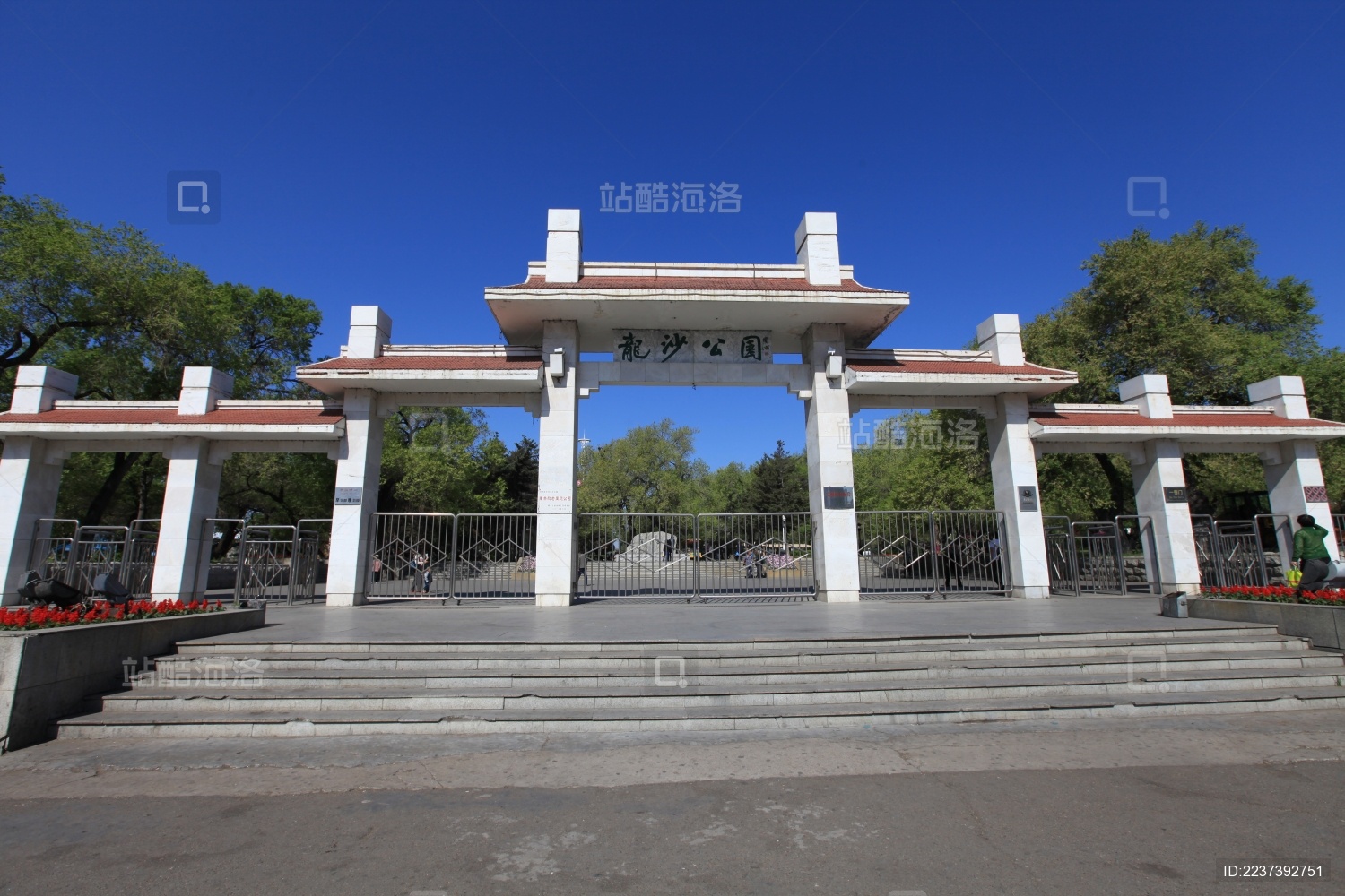 黑龙江省齐齐哈尔市龙沙公园大门