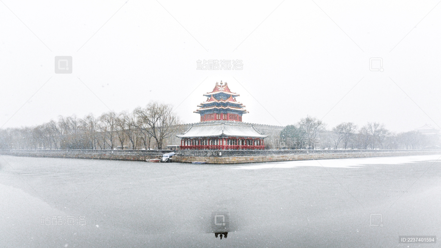 中国北京故宫角楼冬季雪景