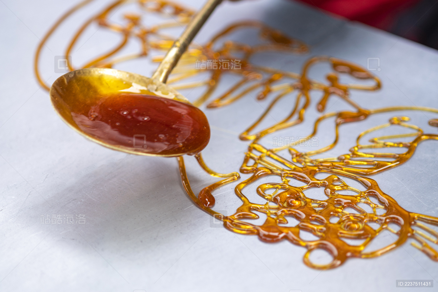 中国传统民间手工艺品画糖人特写