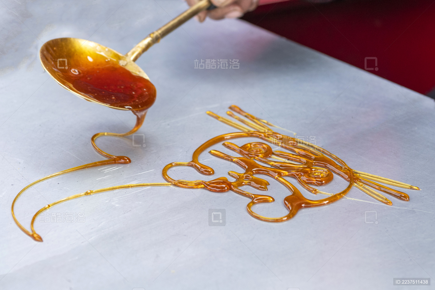 中国传统民间手工艺品画糖人特写