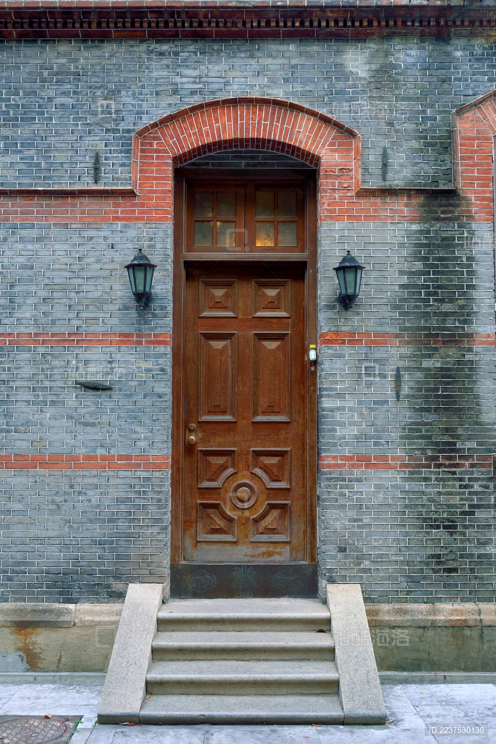 老上海中式古典民居门窗特写