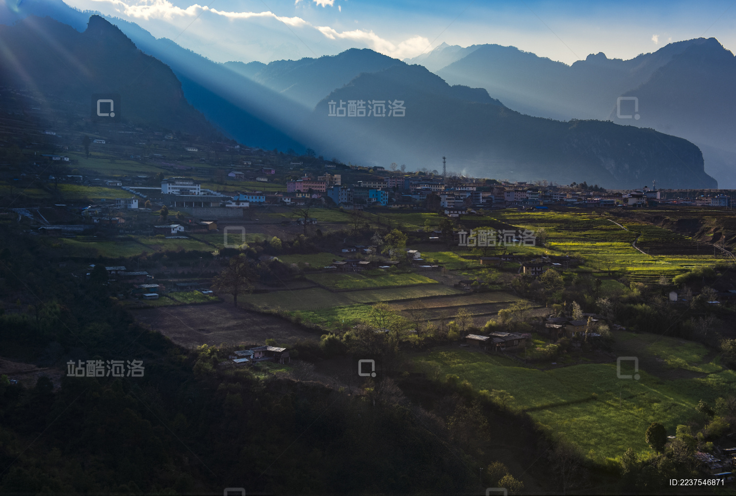 云南怒江峡谷的明珠丙中洛