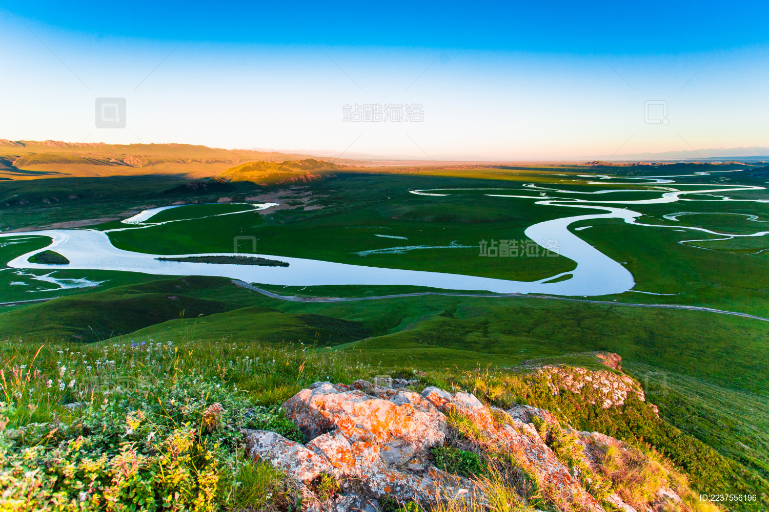 中国新疆巴音布鲁克草原开都河湿地景观