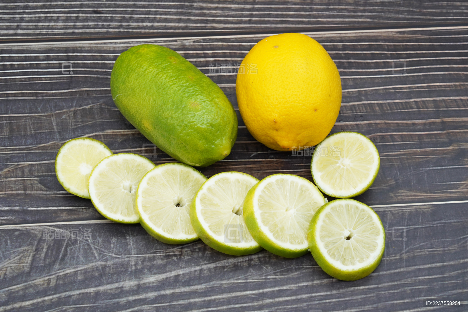 木班上的香水柠檬切片