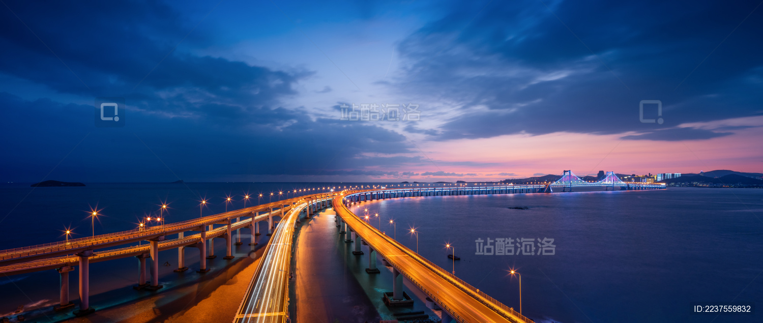 中国辽宁大连跨海大桥夜景