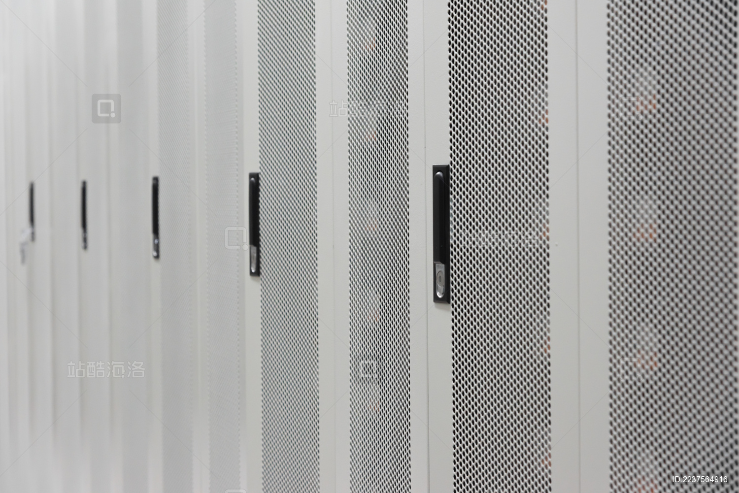 网络机柜局部特写