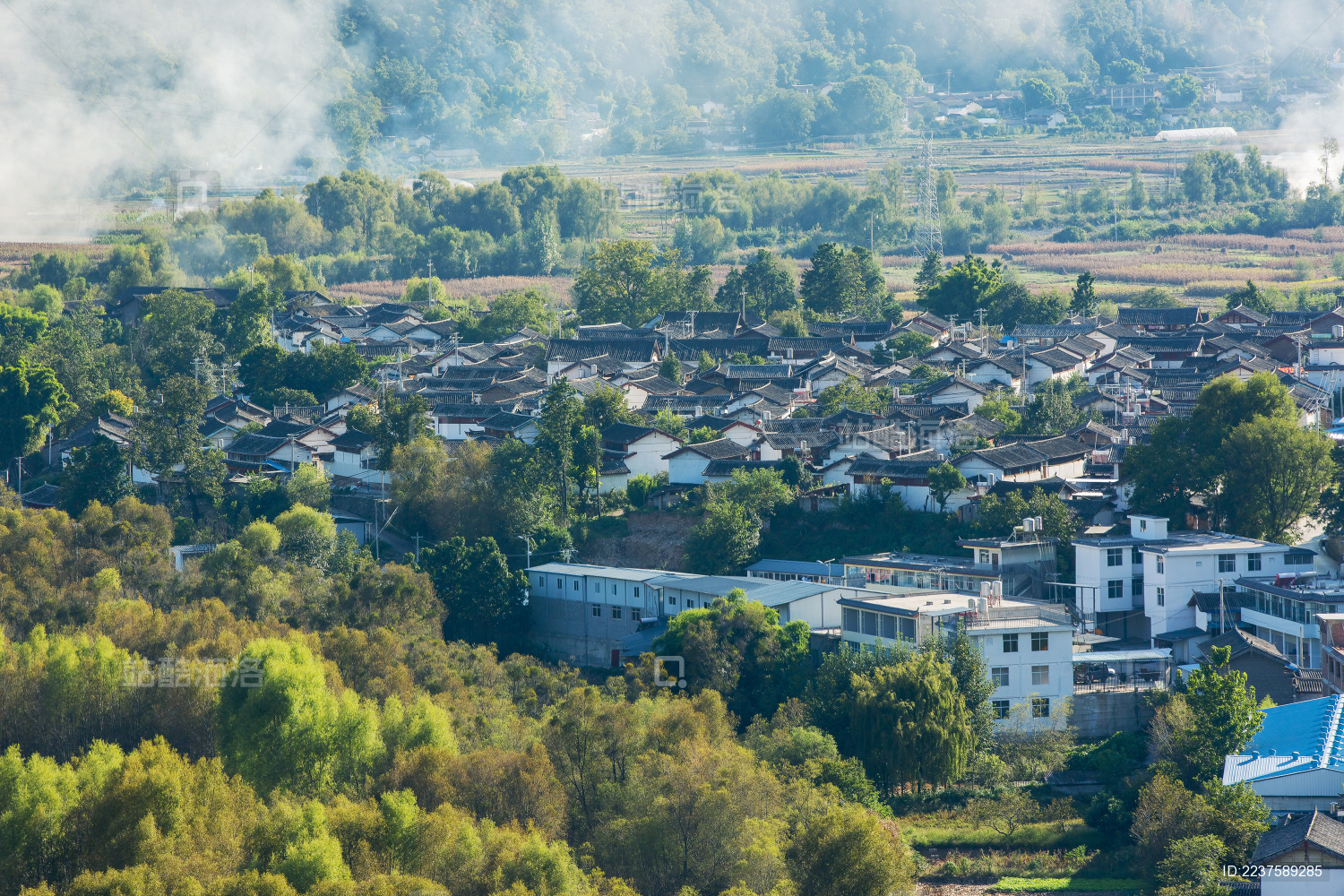云南长江第一湾景区的石鼓镇旅游风光