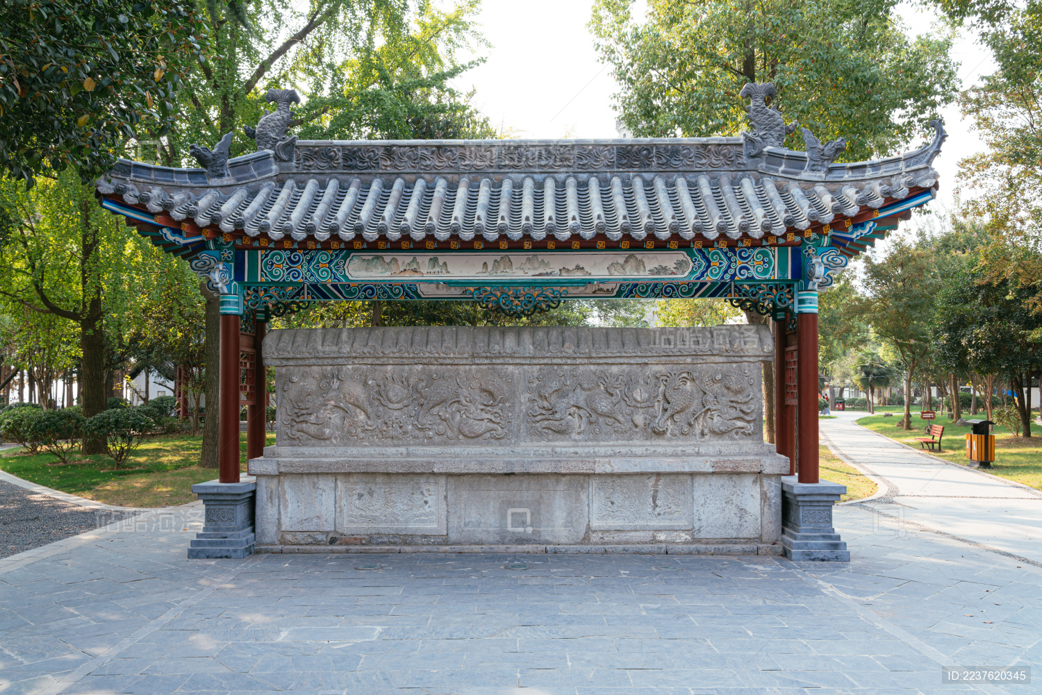 中国湖北省荆州市明代万寿园的四龙壁