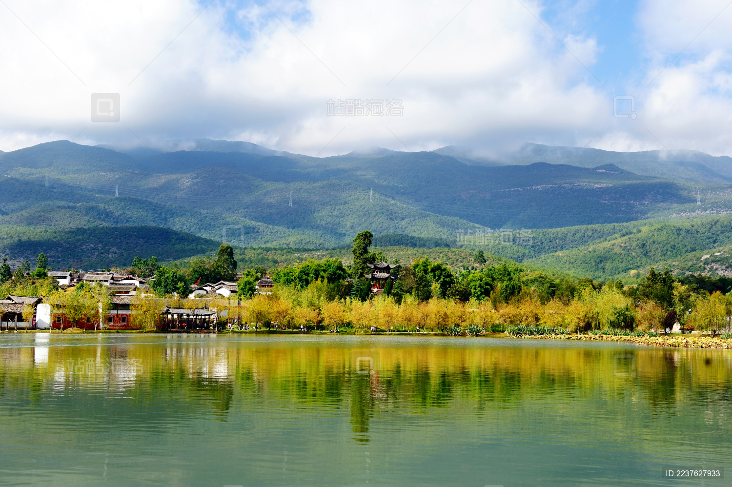 中国云南省丽江市的观音峡景区