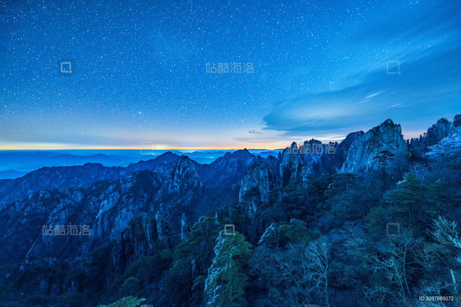 中国安徽黄山冬季的星空