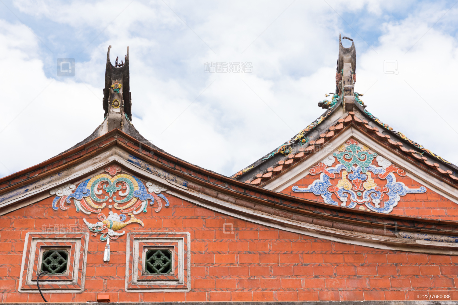 宜兴灰色欧式别墅屋顶西班牙S瓦屋面陶瓷西瓦配套半圆脊瓦-阿里巴巴