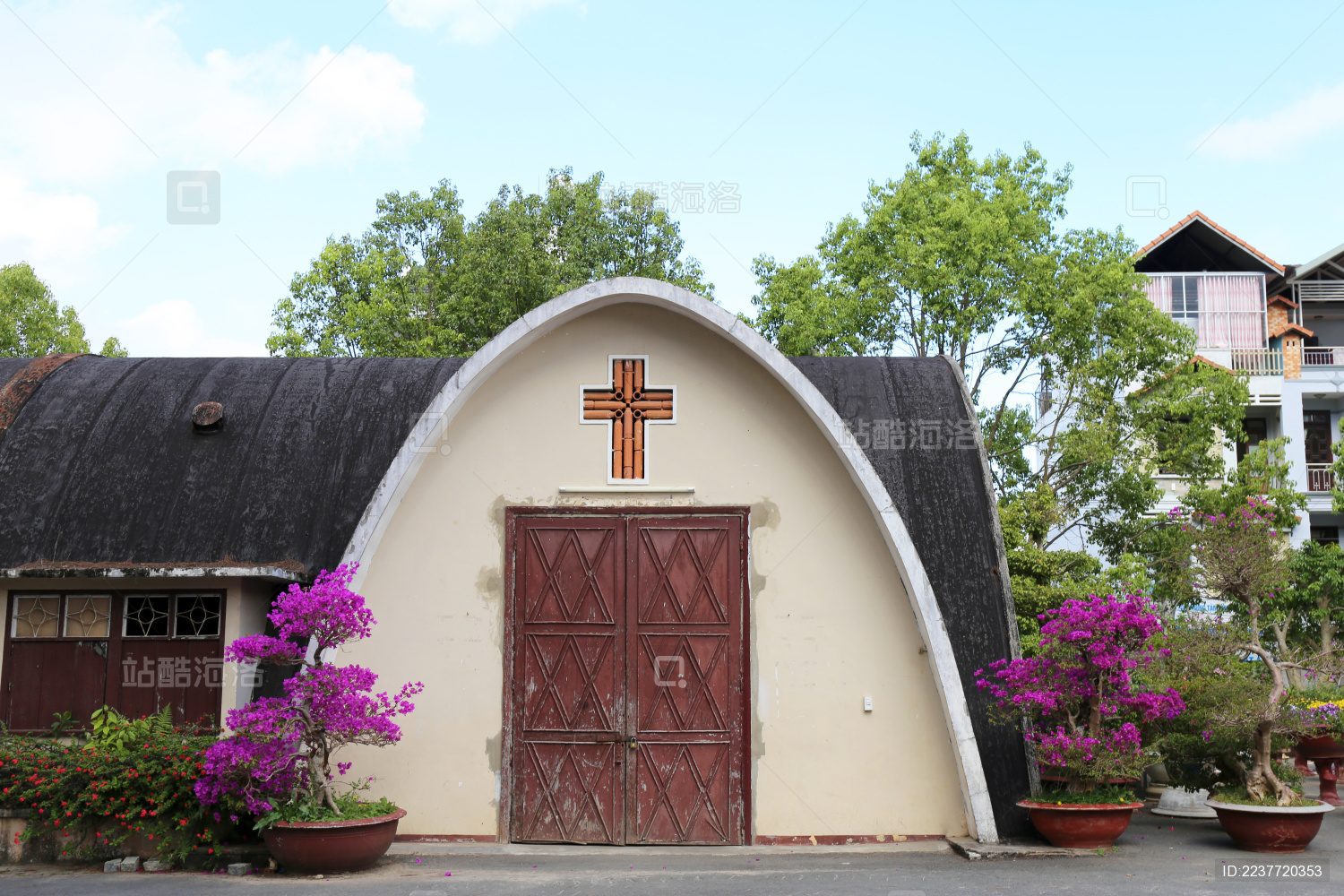 晴天越南大叻天主教堂周边环境建筑