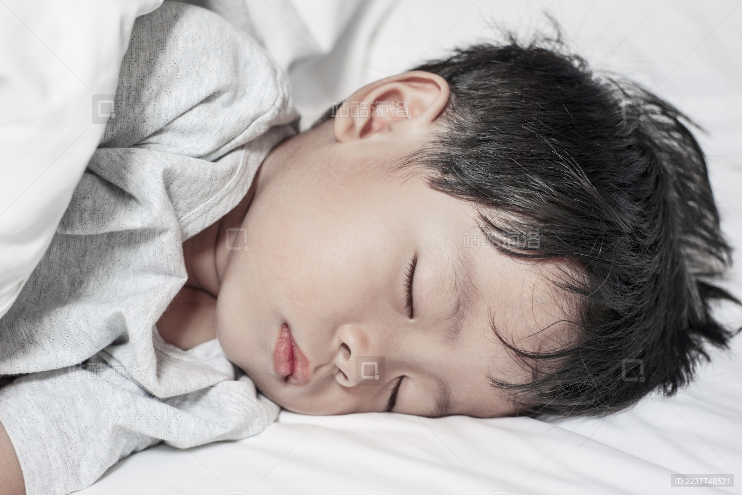 熟睡的宝宝婴儿素材图片壁纸_高清熟睡的婴儿图片壁纸_三千图片网