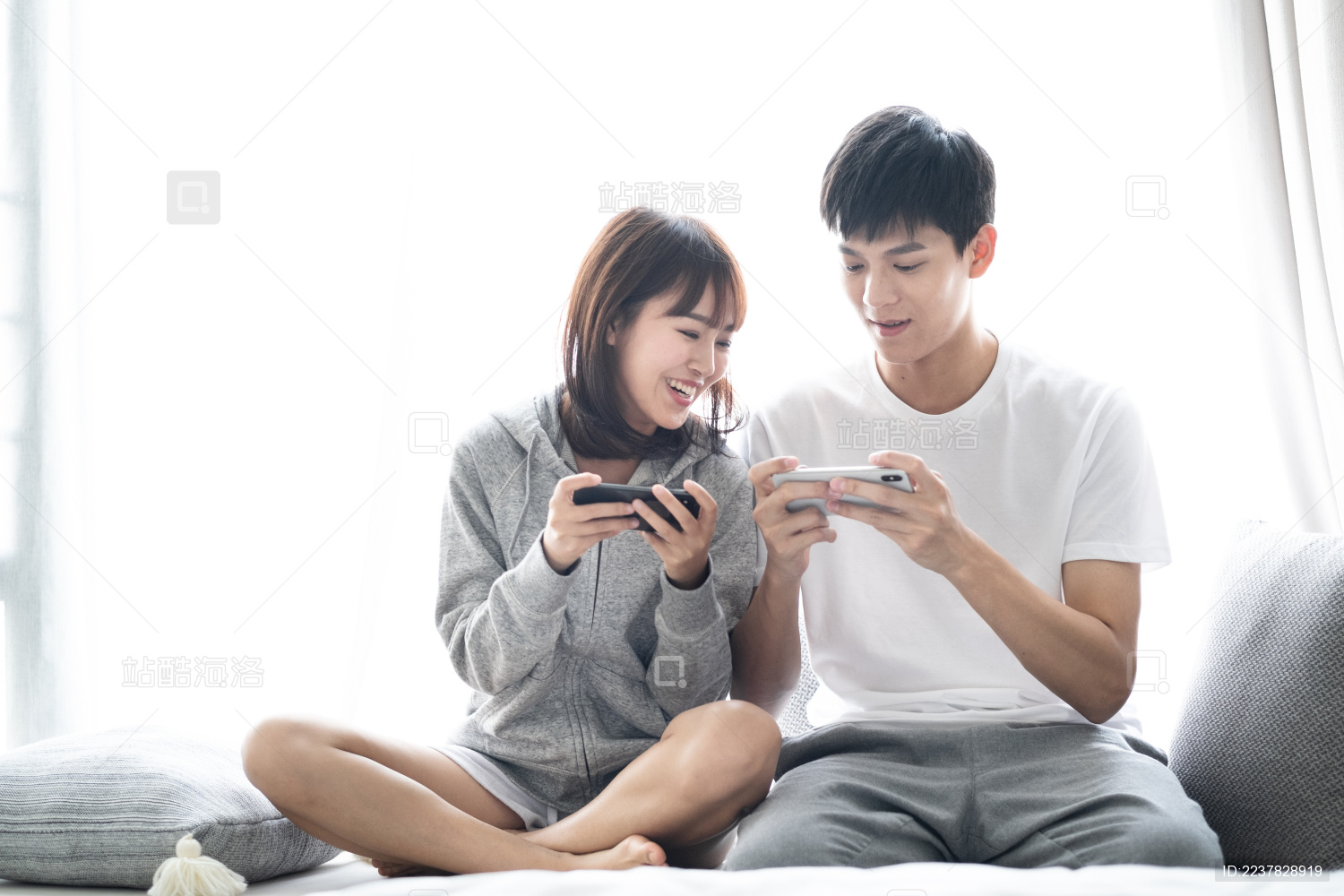 一对年轻的情侣