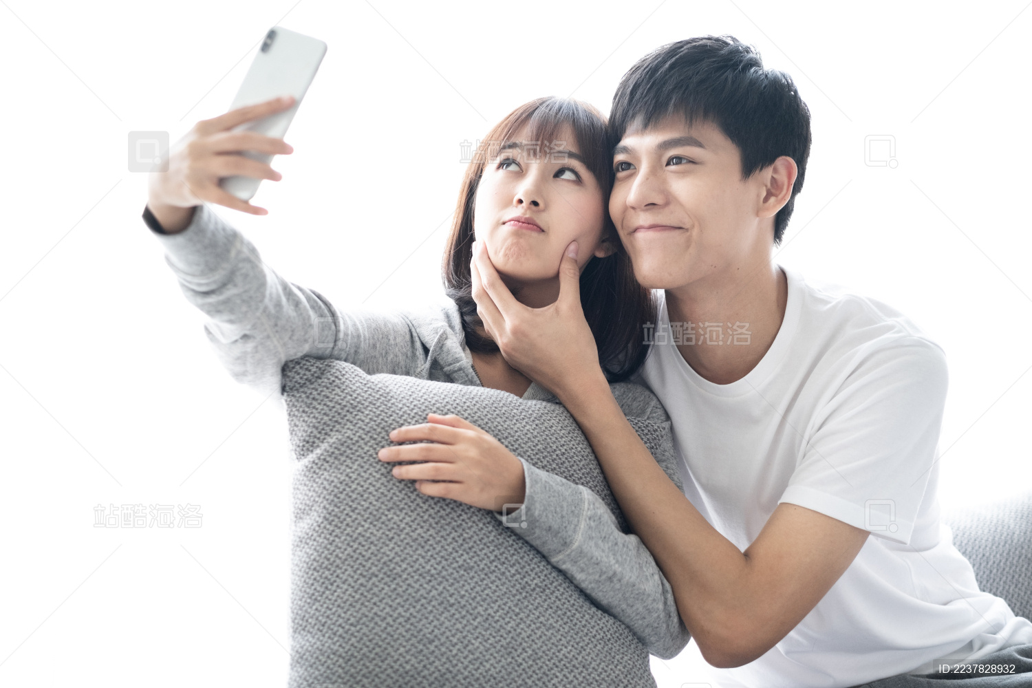 一对年轻的情侣