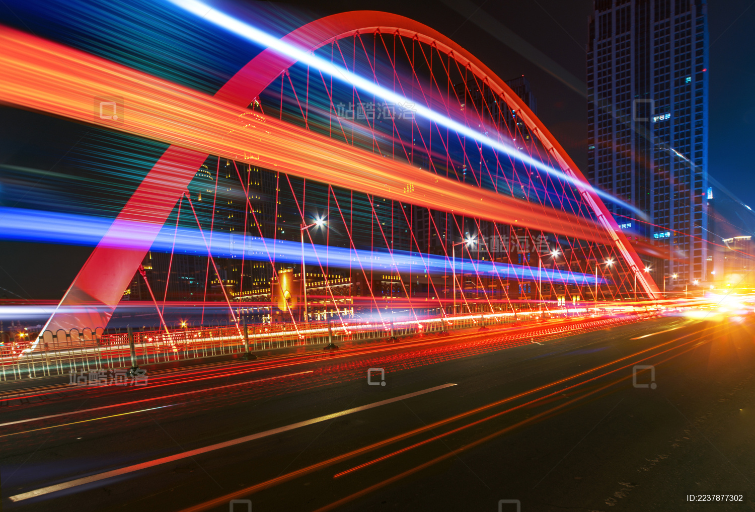 天津大沽桥公路和汽车光轨