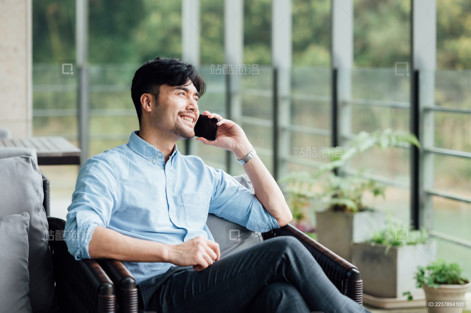 亚洲年轻商务男士