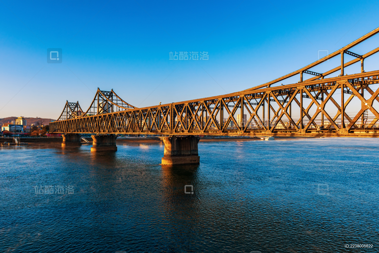 中国辽宁省丹东市鸭绿江大桥