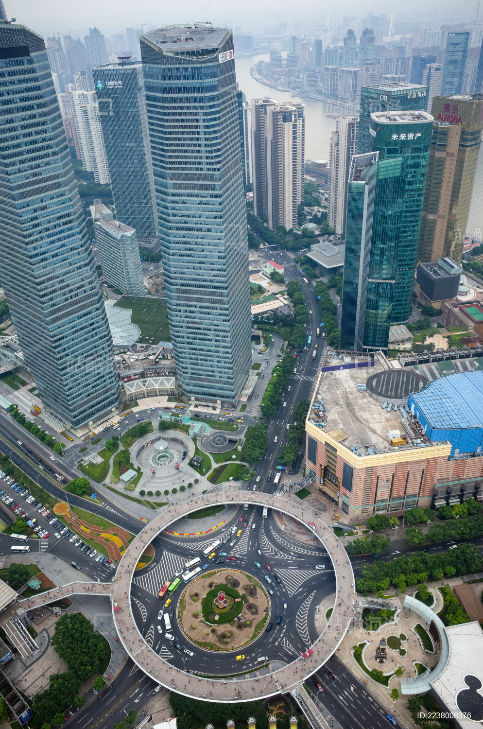 上海陆家嘴环形人行天桥