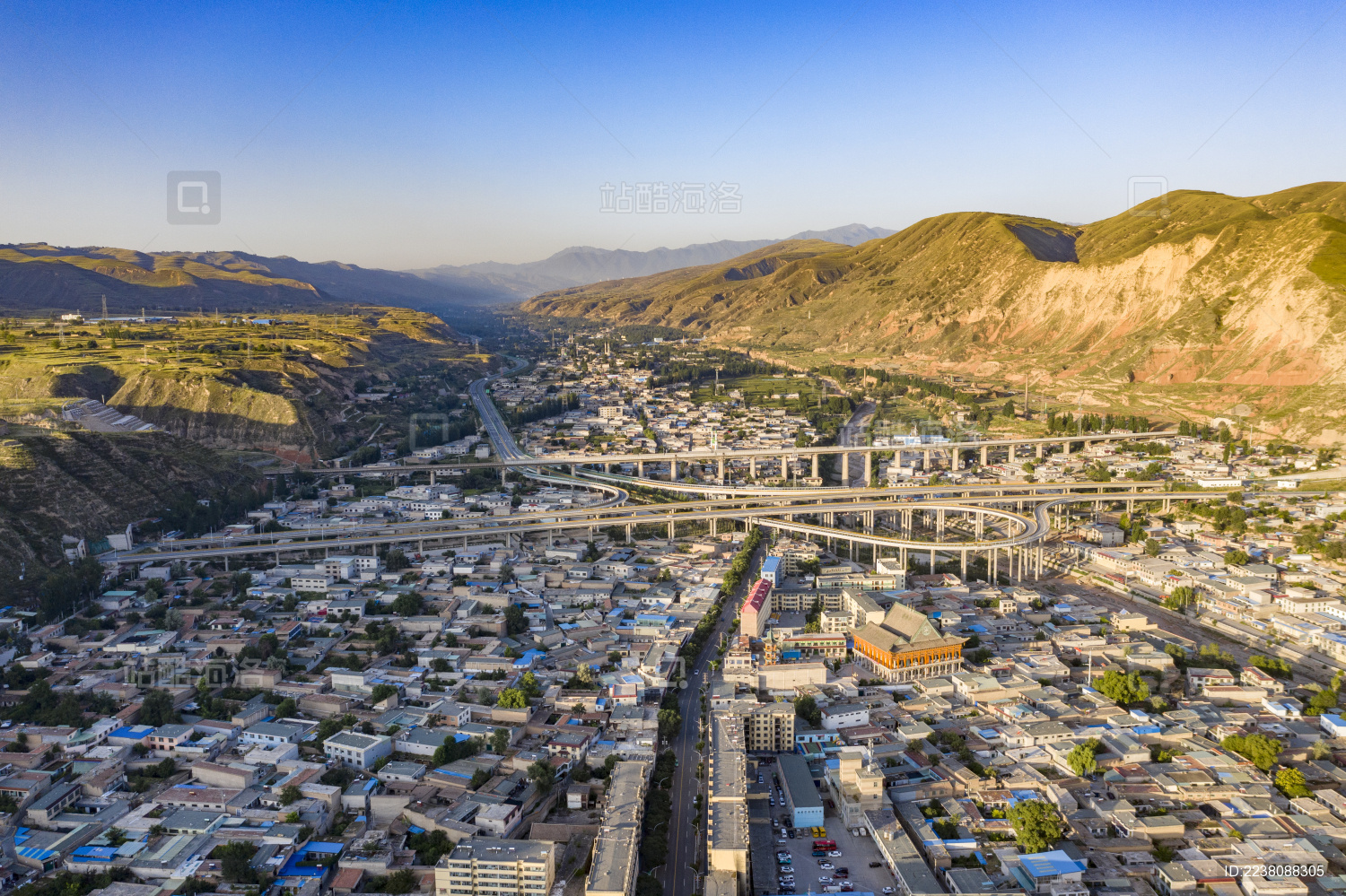 中国青海省海东市民和县城区航拍