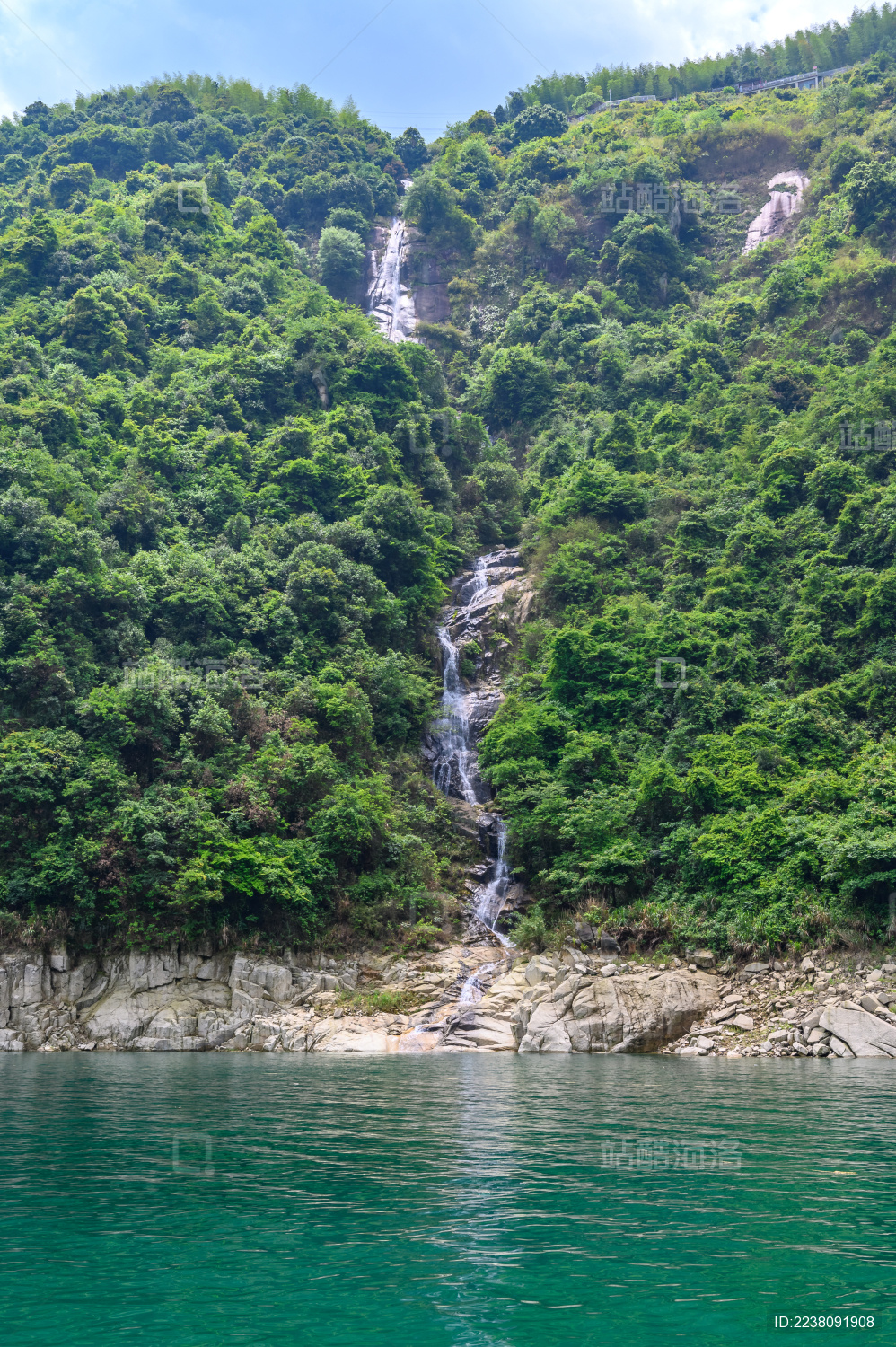 中国湖南郴州东江湖龙景峡谷瀑布