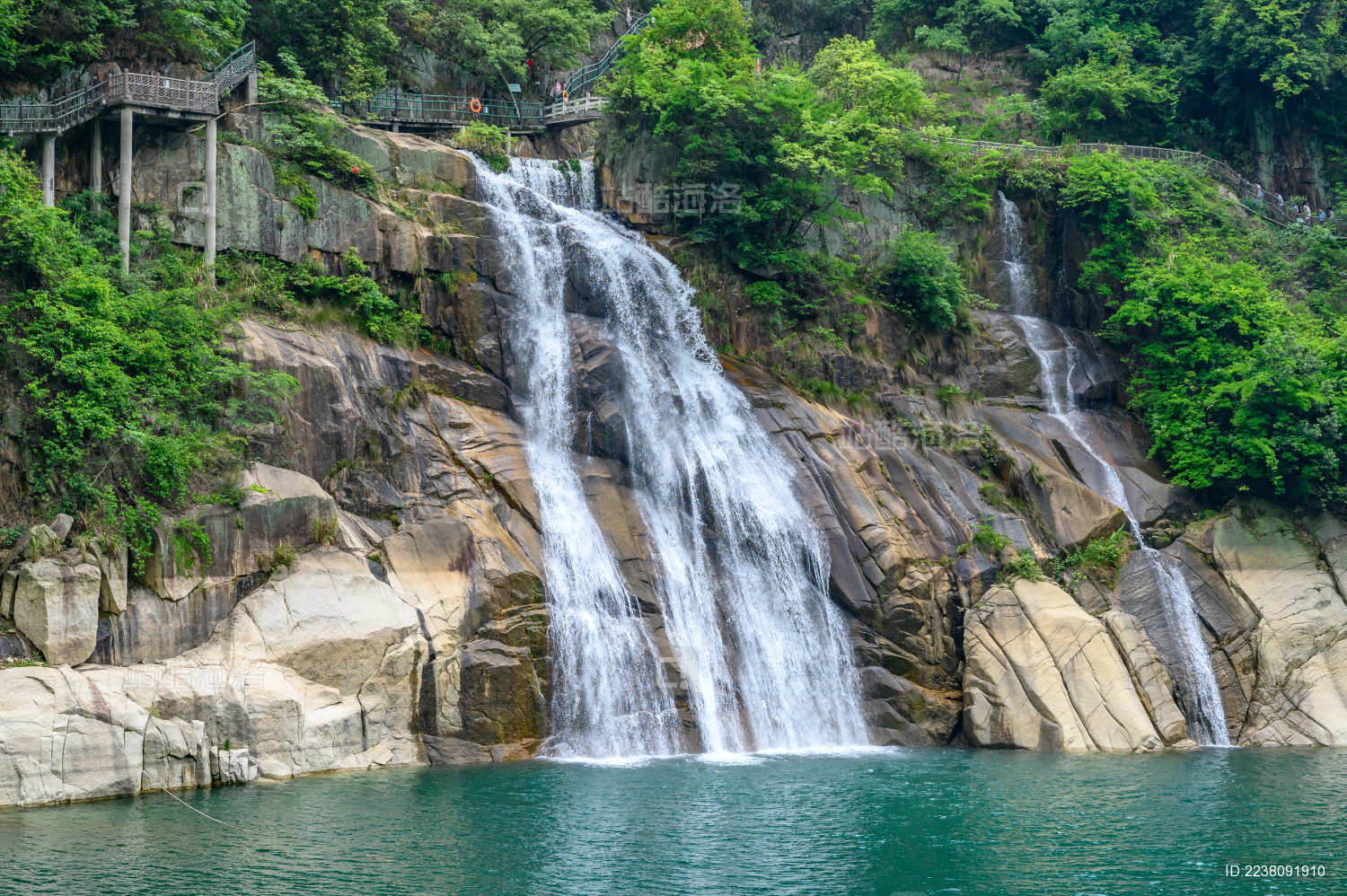 中国湖南郴州东江湖龙景峡谷瀑布